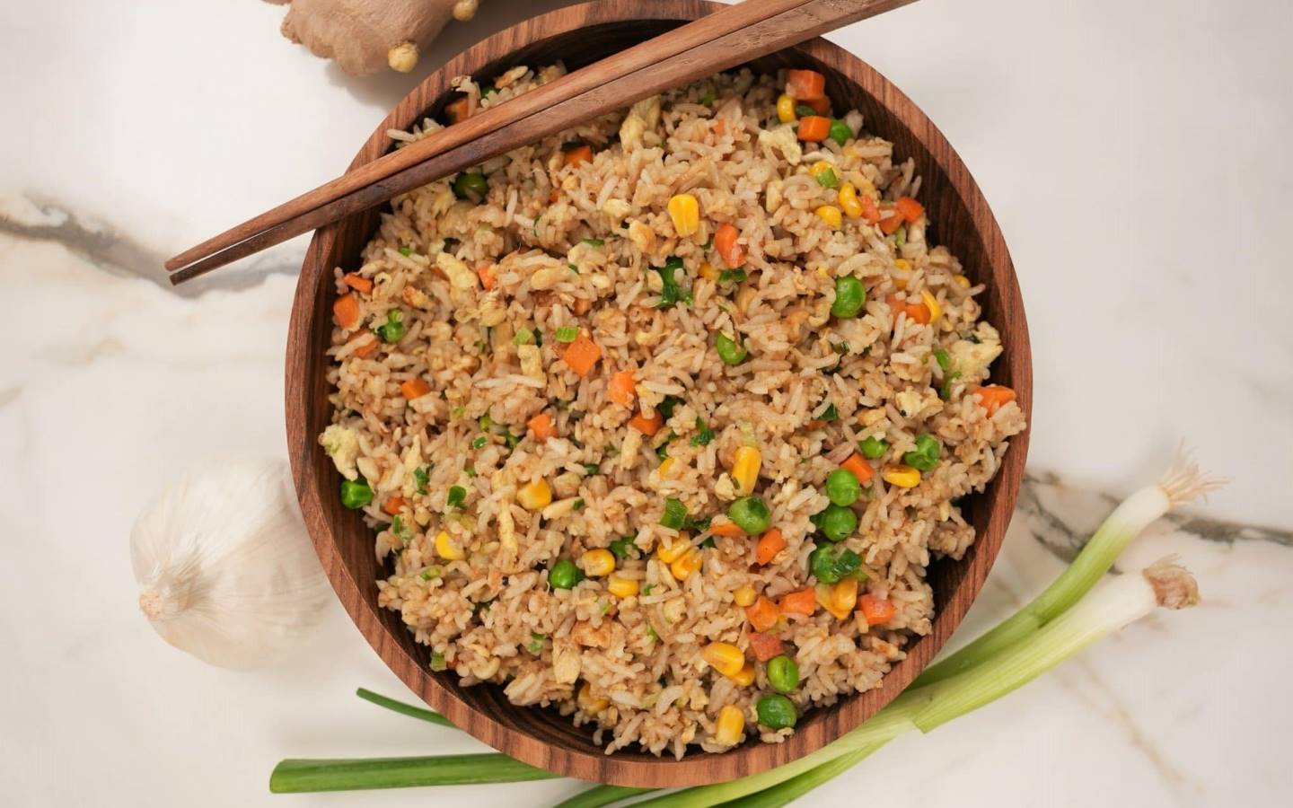 Smažená rýže se zeleninou - vegetariánské